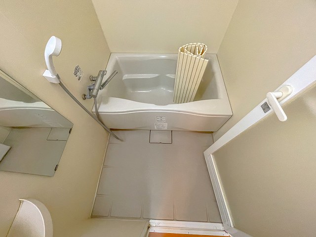 バス・シャワールーム　コンパクトで使いやすいお風呂です ※間取り反転の場合あり、内