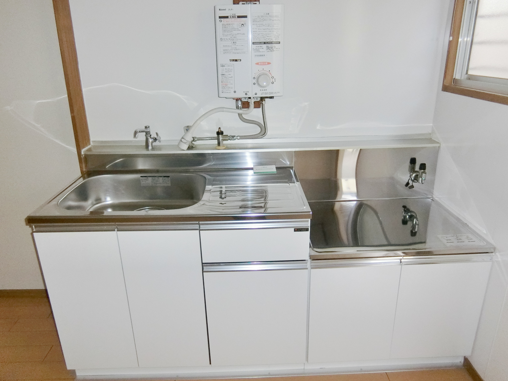 キッチン　台所湯沸器