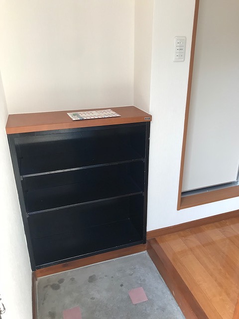 玄関　玄関はコンパクトですが、シューズボックスあります！！
