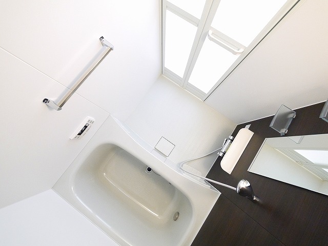 バス・シャワールーム　コンパクトで使いやすいお風呂です