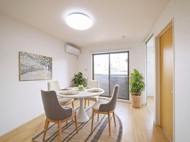 居室・リビング　CGで家具等を配置したもので家具等は含まれません