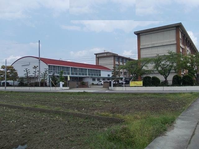 小学校　一宮市立葉栗小学校（小学校）まで800m