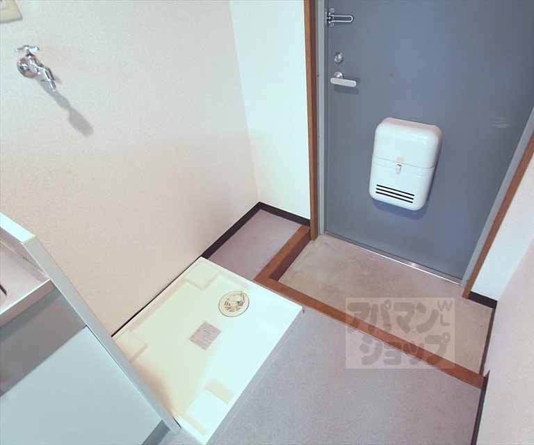 玄関　下駄箱無しの玄関です。