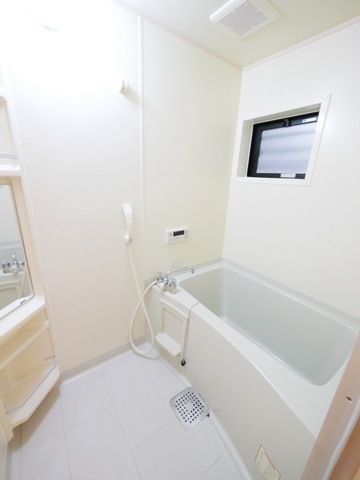 バス・シャワールーム　※建物内の他タイプ写真です。