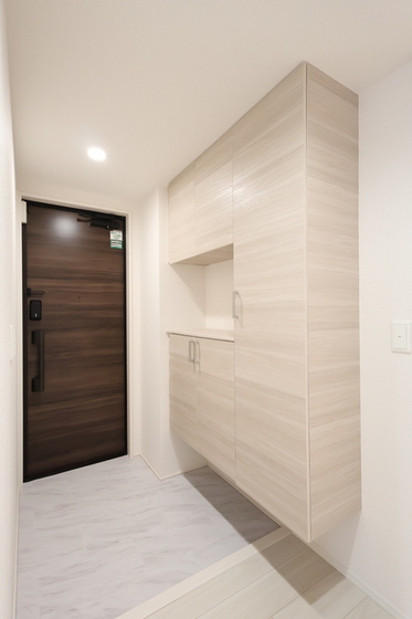 玄関　※別号室の写真です