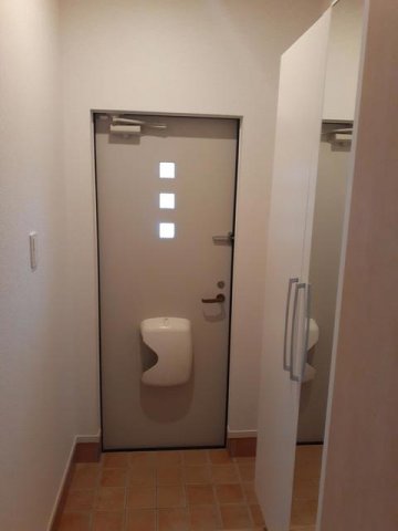 玄関　収納もある玄関です