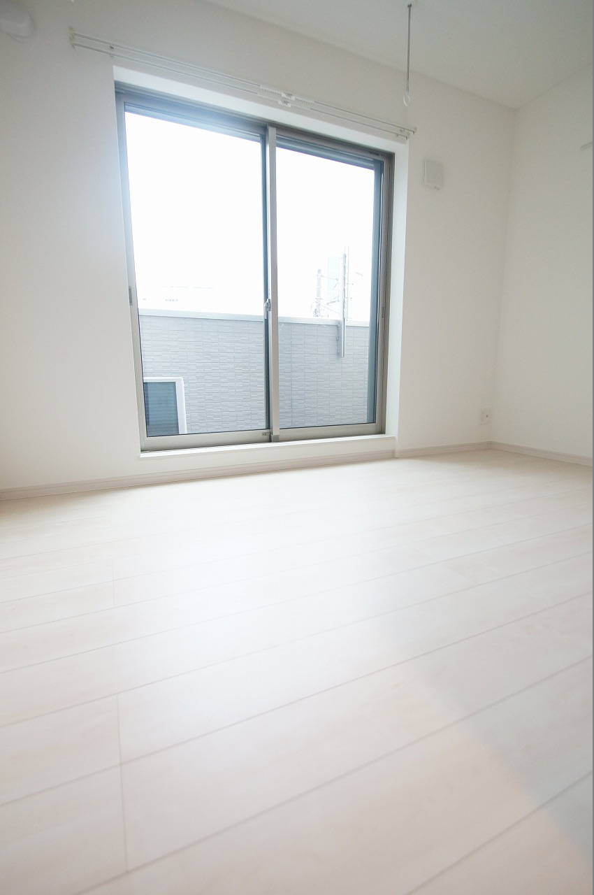 居室・リビング　朝日の入る東向きのお部屋です