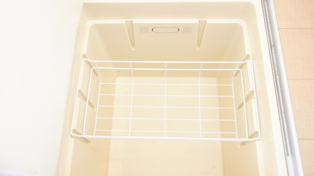 キッチン　床下ストッカー