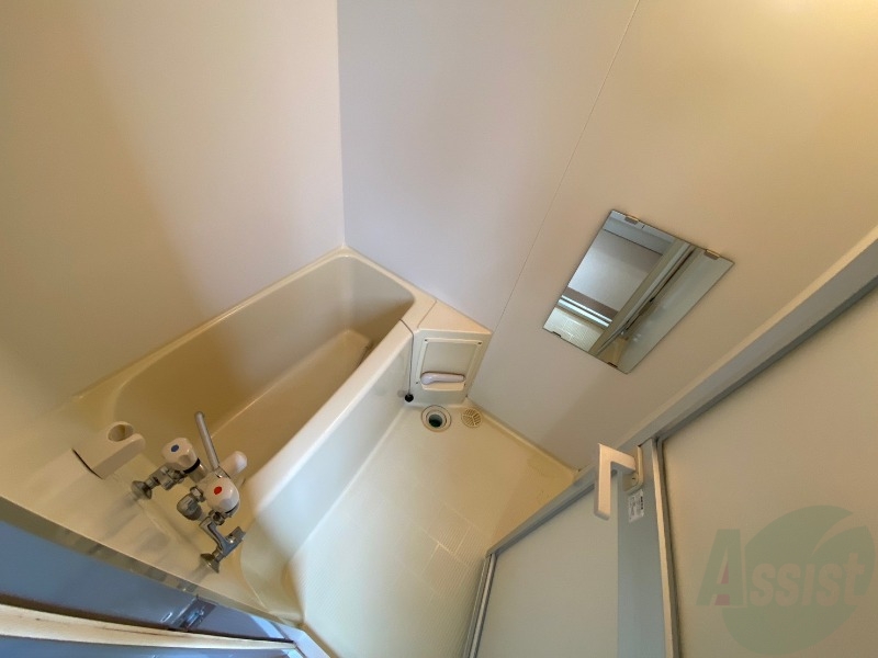 バス・シャワールーム　お風呂になります。一日の疲れを癒してくださいね。