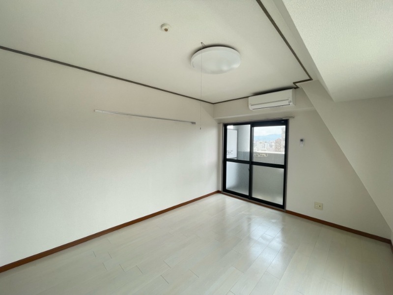 居室・リビング　別タイプのお写真です。