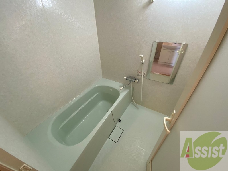 バス・シャワールーム　ユニットバスです。疲れを癒すのに欠かせませんね！