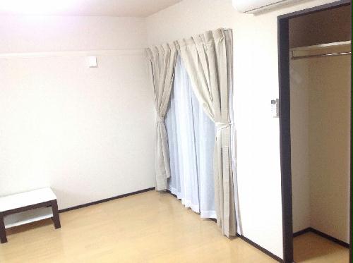 収納　窓には防犯シャッターもあり長期外出の際も安心です。