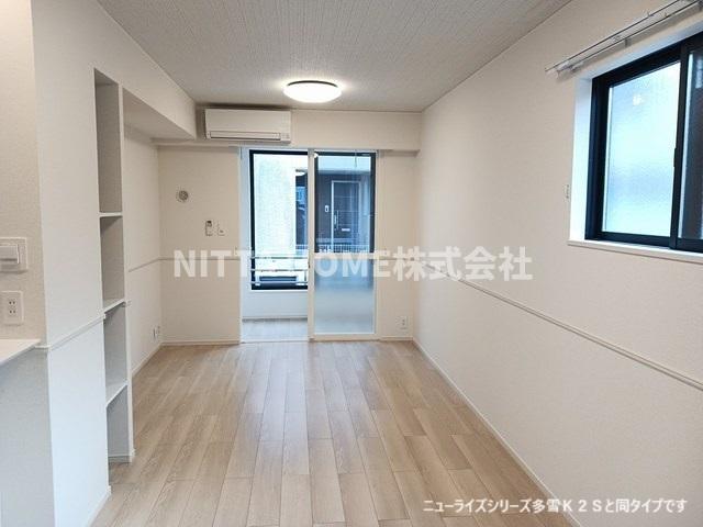 居室・リビング　【完成イメージ】１２．５帖のリビングルームは南東向きのサンル