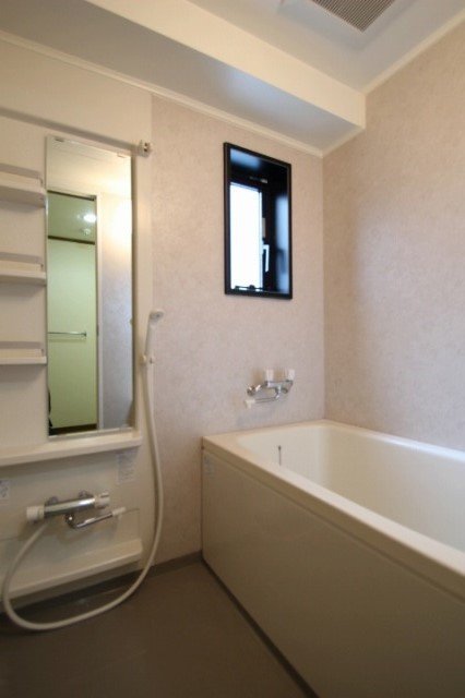 バス・シャワールーム　同物件、別号室のものです。