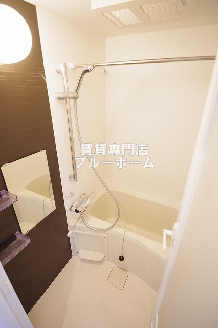 バス・シャワールーム　浴室乾燥機付きのお風呂！