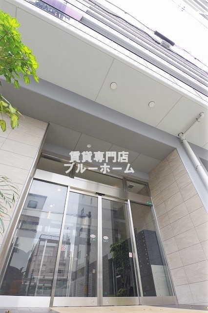 建物外観　鉄筋コンクリート造8階建ての物件！
