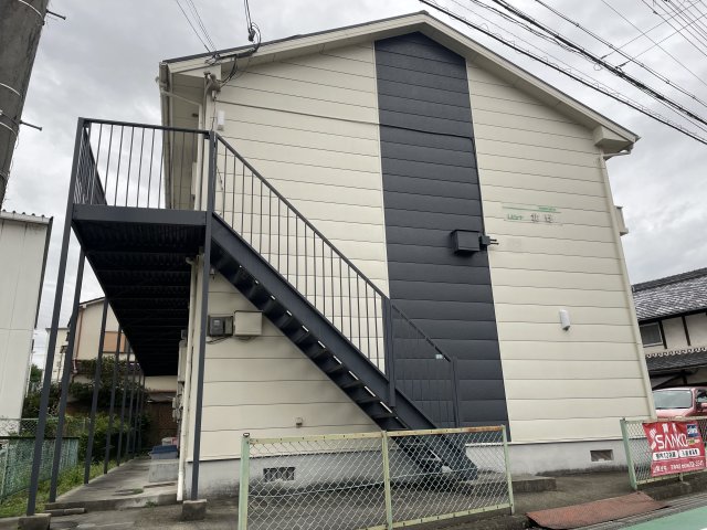 エントランス　おしゃれな外観です