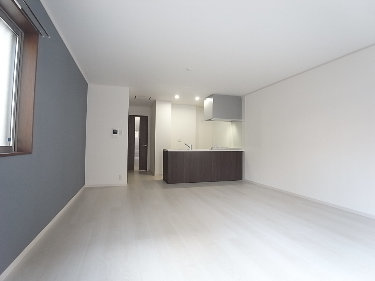 居室・リビング　別角度からのリビング