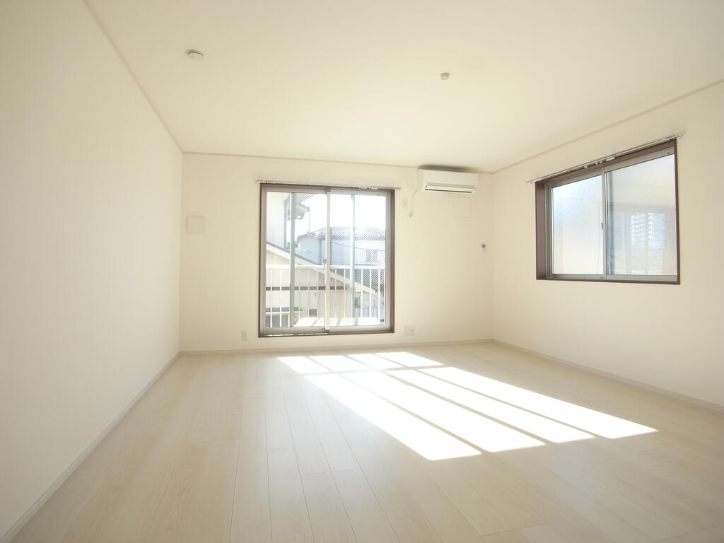 居室・リビング　南側の洋室