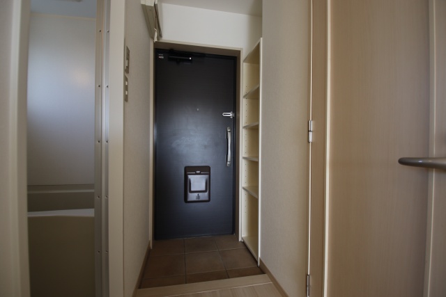 玄関　※別室の参考写真の為、現況優先です。