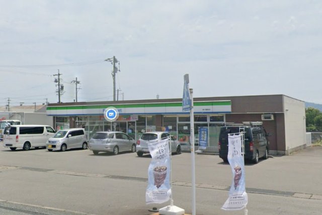コンビニ　ファミリーマート　掛川富部店（コンビニ）まで300m
