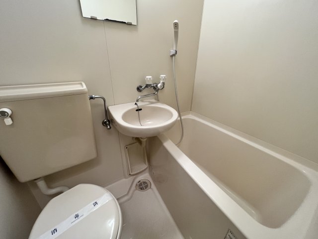 バス・シャワールーム　3点ユニットの浴槽です☆