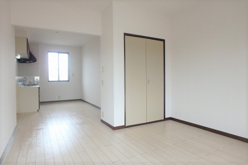 居室・リビング　別系統のお部屋になります。現状を優先します。