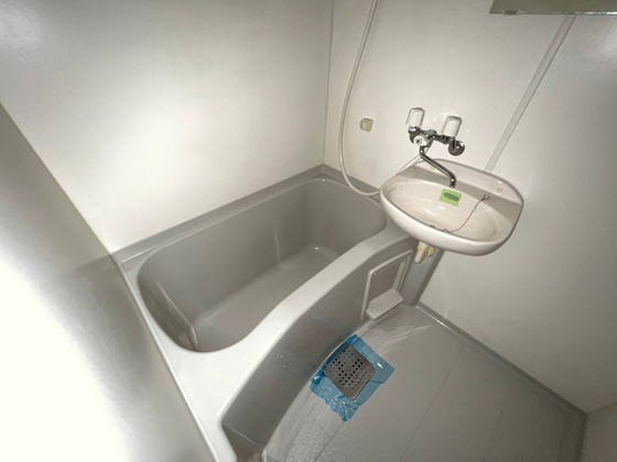 バス・シャワールーム　※別の部屋の写真です