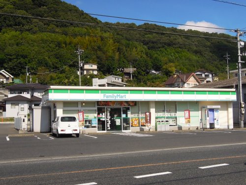コンビニ　ファミリーマート 笠岡中央店（コンビニ）まで605m