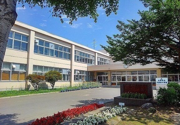 小学校　大麻東小学校（小学校）まで530m
