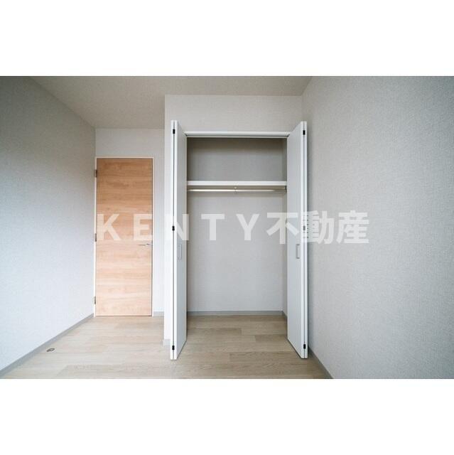 その他部屋・スペース　開放的な寝室です