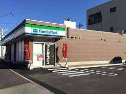 コンビニ　ファミリーマート杉村一丁目店（コンビニ）まで215m
