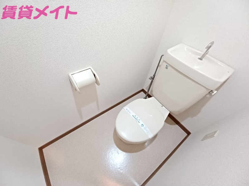 トイレ　同物件別室反転タイプ画像