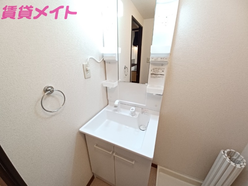 洗面設備　同物件別室反転タイプ画像