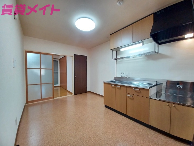 居室・リビング　同物件別室反転タイプ画像