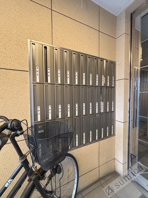 エントランス　明るいエントランスであなたのお帰りをお待ちします＾＾