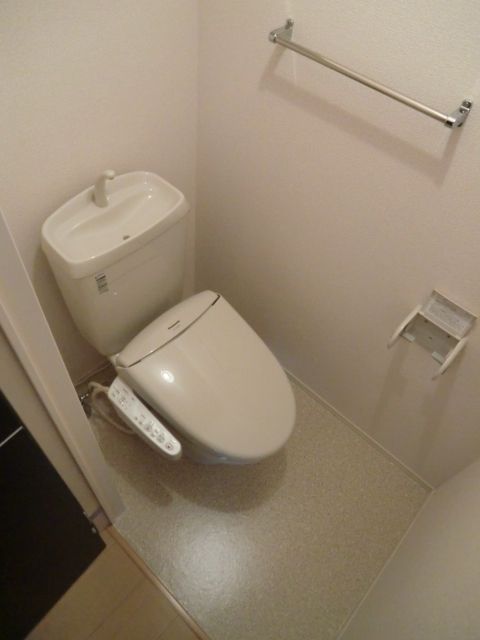 トイレ　温水洗浄暖房便座