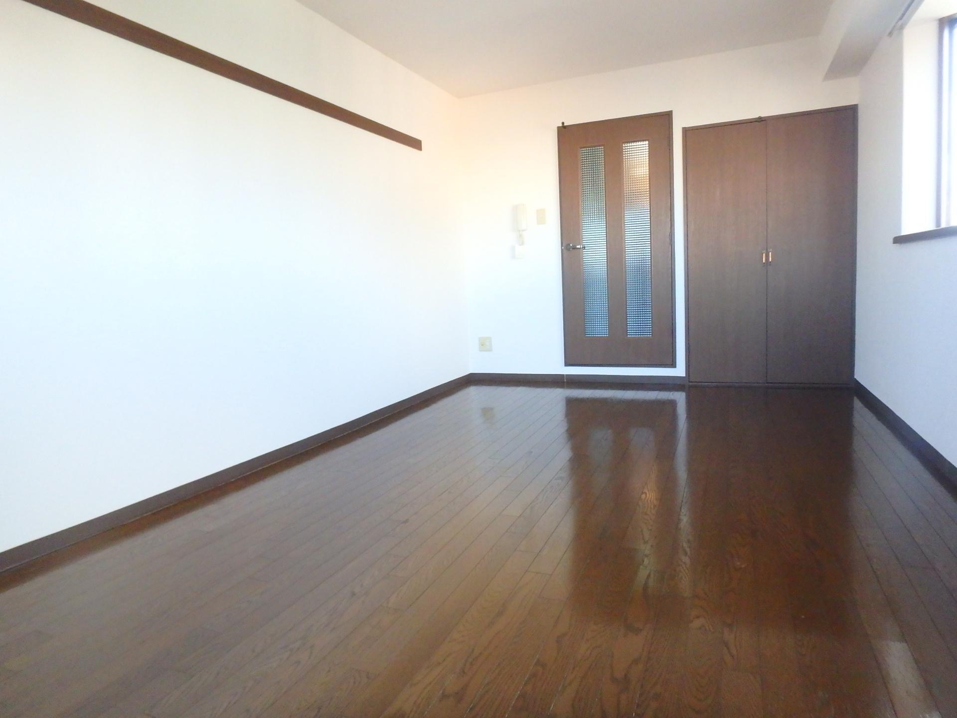 居室・リビング　洋室8.3帖のお部屋です