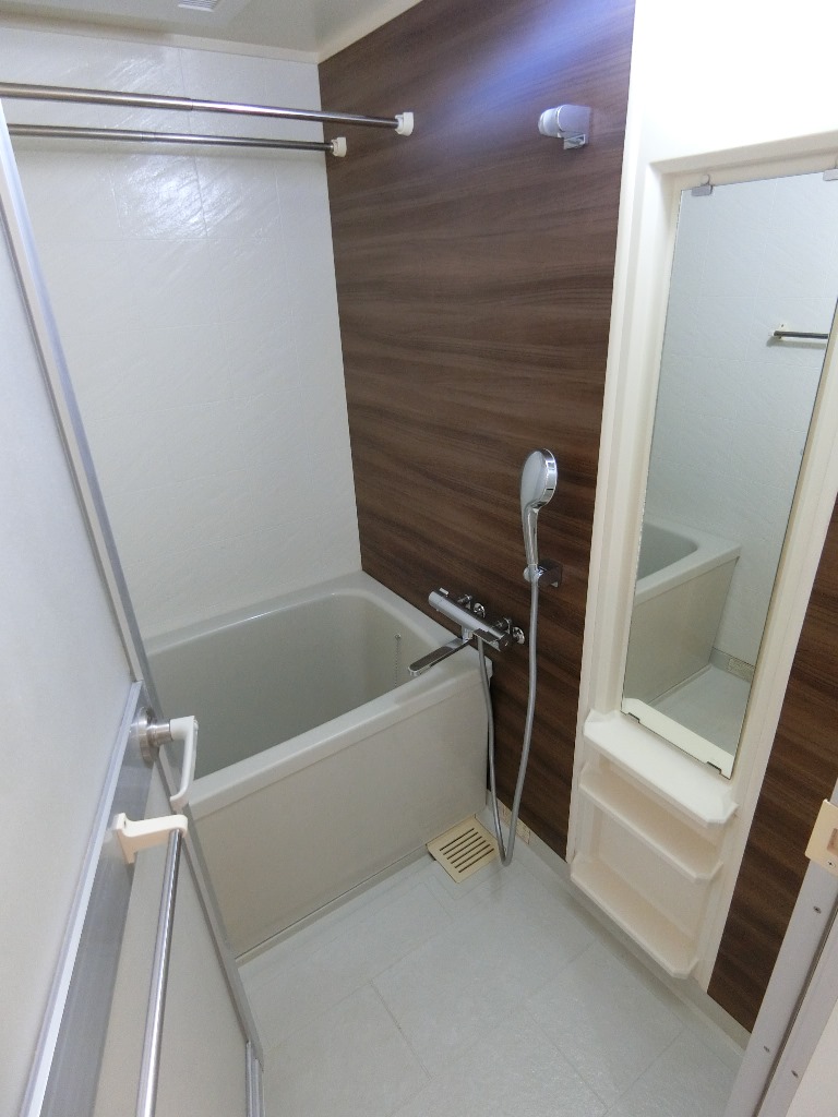 バス・シャワールーム　※こちらの写真は他部屋になり参考写真です