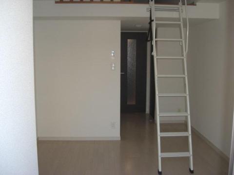 居室・リビング　室内