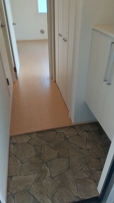 玄関　※同物件別部屋参考写真