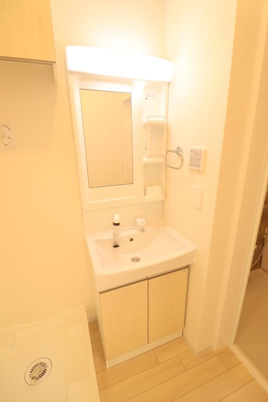 洗面設備　シャワー付き洗面台