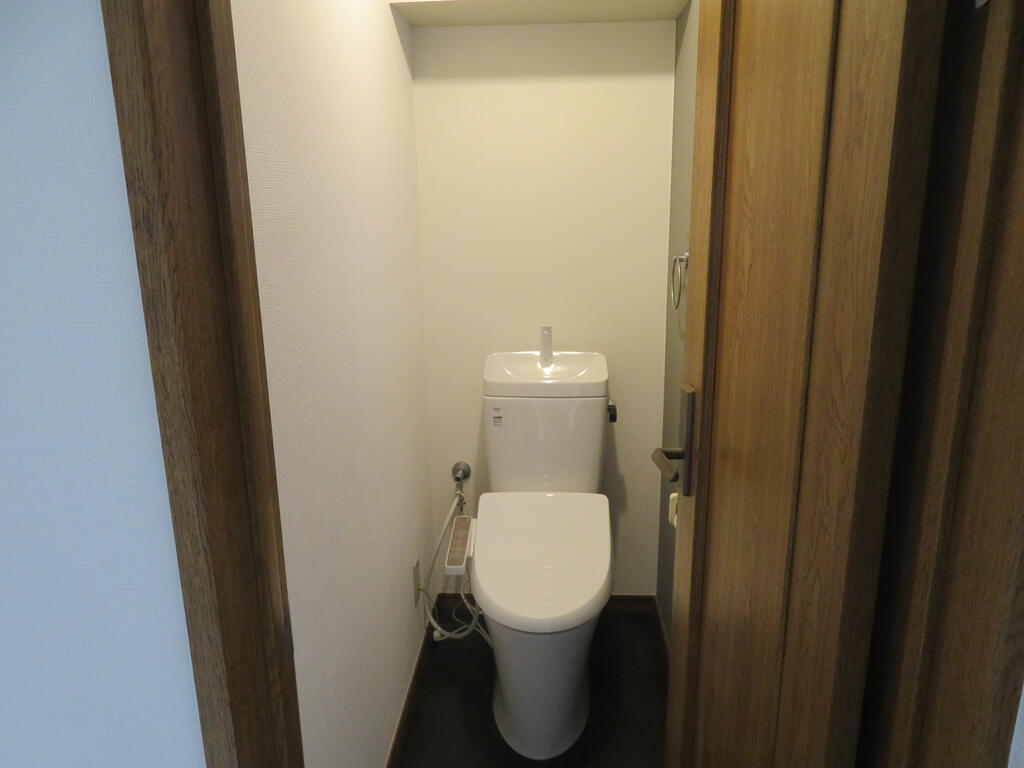 ＪＲ中央線 西荻窪駅 徒歩12分 2階建 築32年のトイレ写真