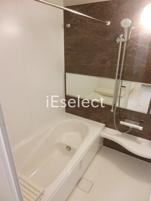 バス・シャワールーム　足が伸ばせる一坪バス