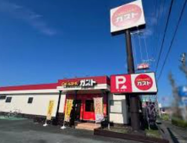 飲食店　ガスト 浜北店(から好し取扱店)（飲食店）まで459m