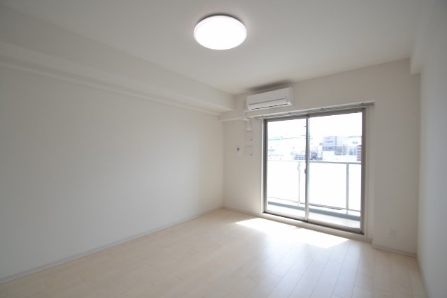 居室・リビング　同物件別号室の写真です。