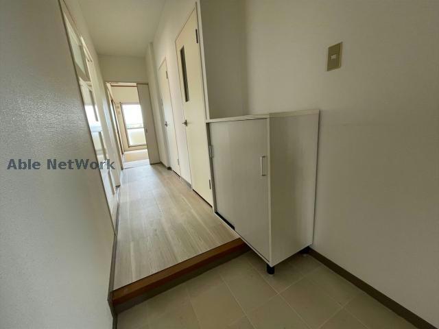 玄関　※同物件別部屋の写真です。