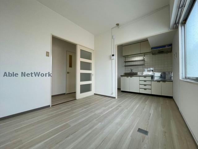 居室・リビング　※同物件別部屋の写真です。