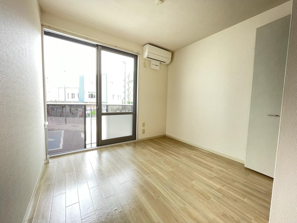 居室・リビング　洋室にはエアコン完備！！