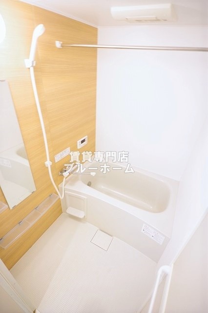 バス・シャワールーム　浴室乾燥機・追い炊き機能付きのお風呂！